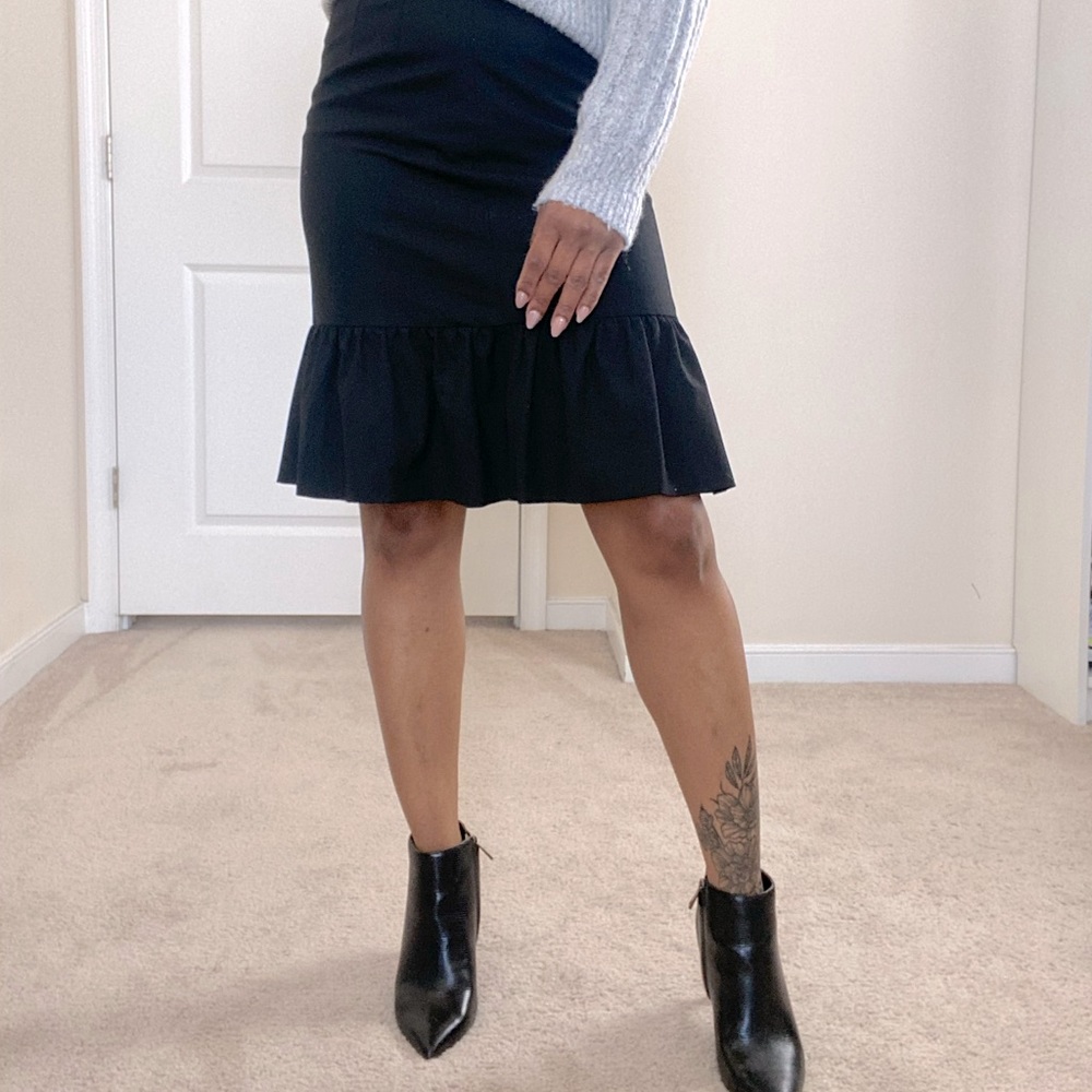 Black pleated skirt